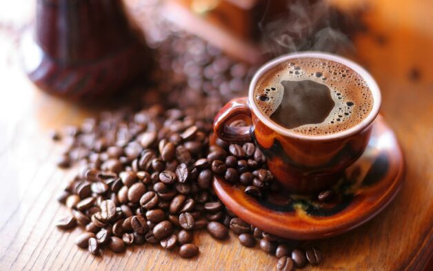 Cà phê có thể làm khô miệng và hôi miệng đặc biệt là nếu bạn uống cà phê không đường hoặc nhiều caffeine.
