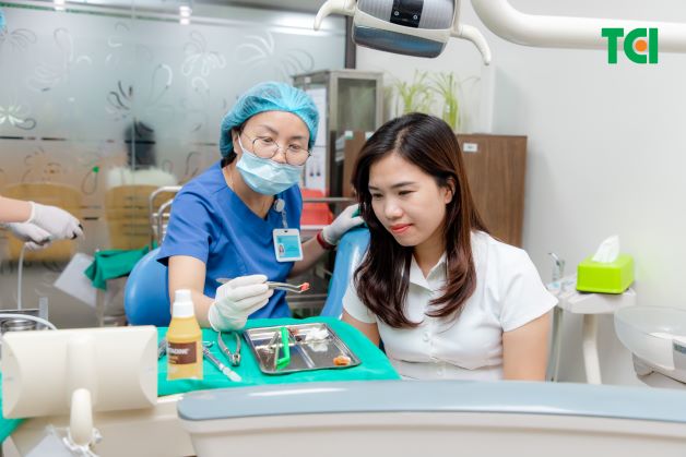 Khi gặp những vấn đề về răng khôn, cần đến ngay các cơ sở nha khoa uy tín để được xử trí