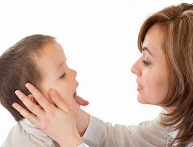 nhận biết bé 3 tuổi bị hóc xương cá