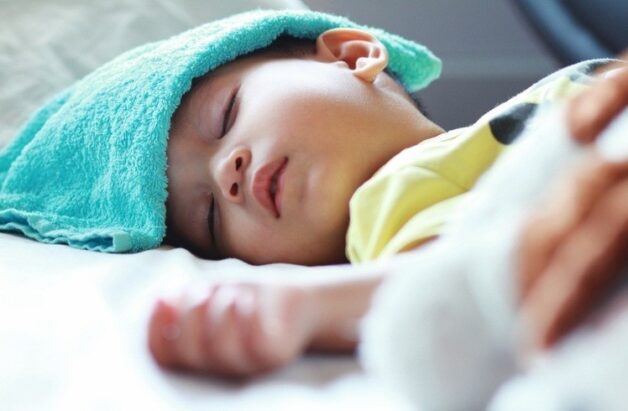 Cách hạ sốt cho trẻ