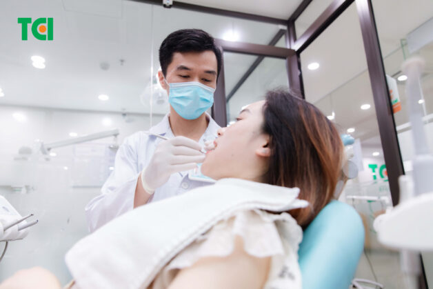Giải đáp chi tiết thắc mắc: Bọc răng sứ bị ê buốt phải làm sao?
