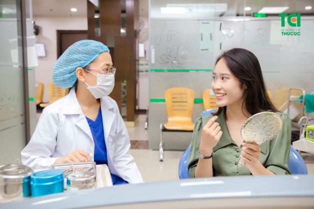 Nên đến các cơ sở nha khoa có tiếng để bọc răng sứ