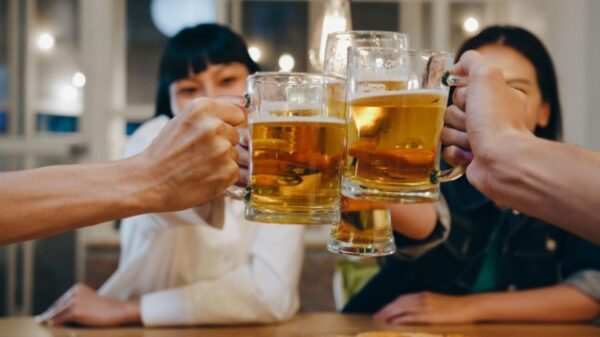 Bọc răng sứ có uống bia được không
