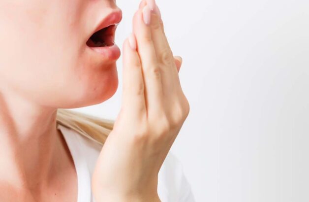 Sau bọc sứ, bạn có thể bị hôi miệng và/hoặc viêm nướu.