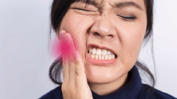 bọc răng sứ xong nhai bị đau
