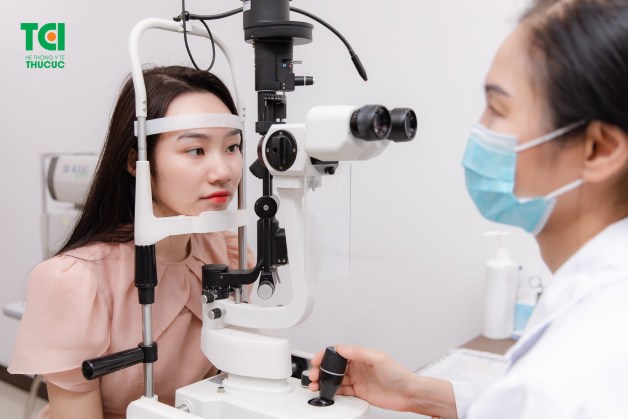 điều trị bong võng mạc như nào