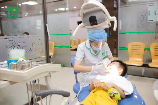 Có nên đánh răng cho bé 2 tuổi từ sớm không?