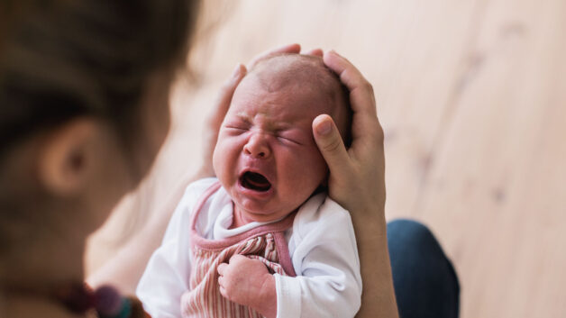 Cảm cúm gây nhiều biến chứng khó chịu cho trẻ