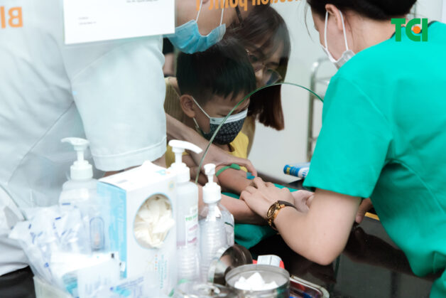 Tình trạng tăng men gan chỉ được phát hiện qua xét nghiệm máu.