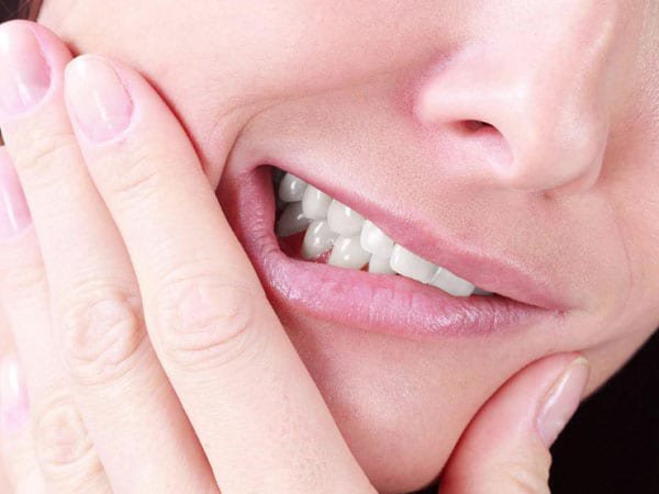 Bạn có thể thực hiện một số cách làm để giảm đau tại nhà