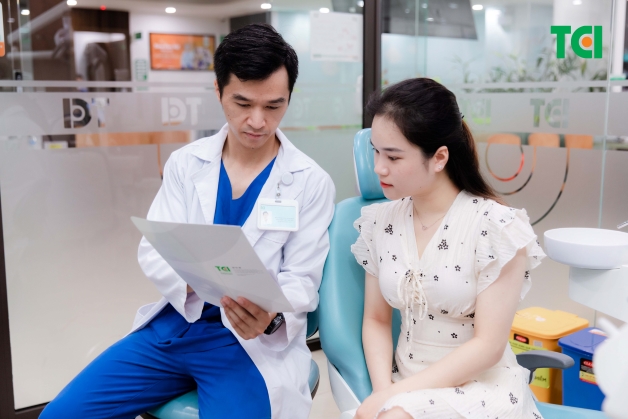 cạo vôi răng tẩy trắng răng