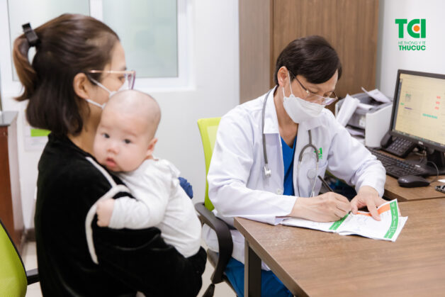Theo dõi sau tiêm chủng để phát hiện nguy cơ sốc phản vệ