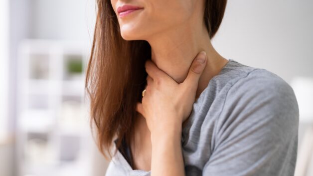 hóc xương cá bị đau họng