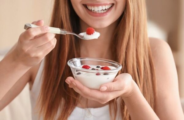 Hôi miệng ăn sữa chua có tốt không?