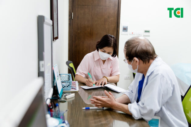Theo dõi định kỳ và điều chỉnh kế hoạch điều trị bệnh phổi tắc nghẽn mạn tính hay bệnh COPD
