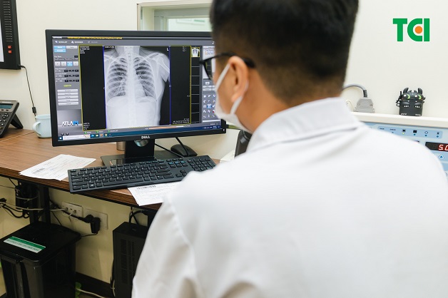 đến các cơ sở y tế lấy xương cá khi bị hóc