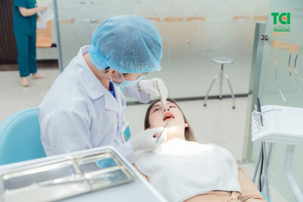 Kiểm tra tình trạng răng