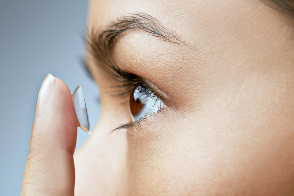 Bệnh nhân mắt lác có nên đeo lens và cách điều trị-4
