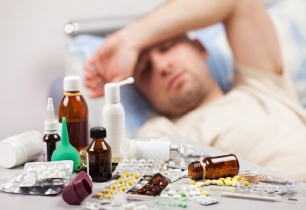 Người bị mất ngủ nên thăm khám và được bác sĩ chuyên khoa chỉ định các loại thuốc phù hợp