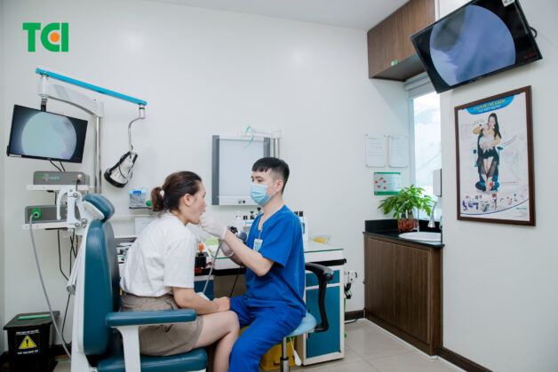 Tốt nhất là bạn nên đến cơ sở y tế uy tín gần nhất càng sớm càng tốt để được chuyên gia thăm khám và điều trị chuyên nghiệp.