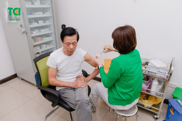 Tầm quan trọng của việc tiêm phòng dành cho người lớn tuổi