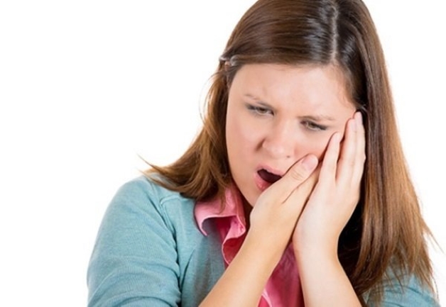 răng sâu lồi thịt chảy máu