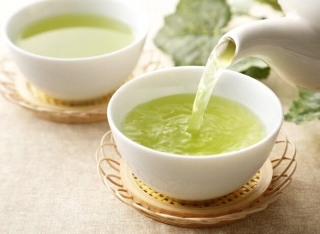 Xơ gan uống nước gì? Trà xanh có nhiều công dụng tốt và phù hợp với người bị xơ gan