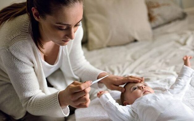 Trẻ dưới 6 tháng tuổi bị cảm cúm cần sự chăm sóc kỹ càng