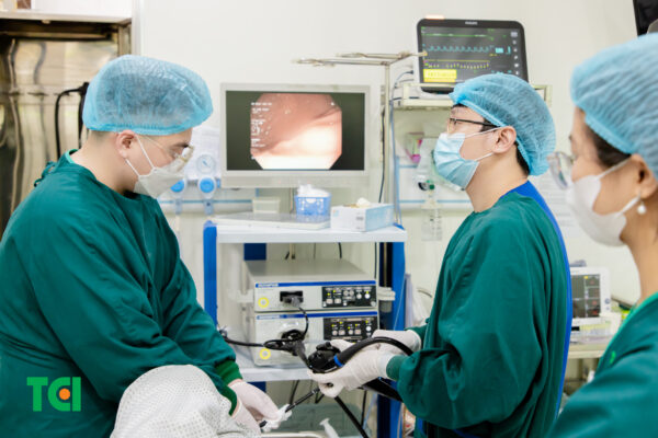 Triệu chứng trào ngược axit dạ dày