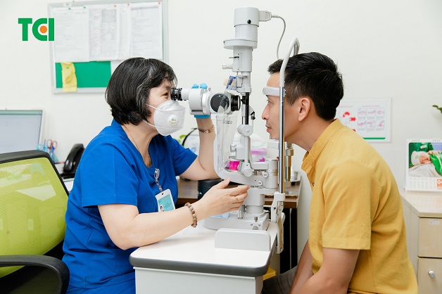 địa chỉ Tròng kính đổi màu có độ
