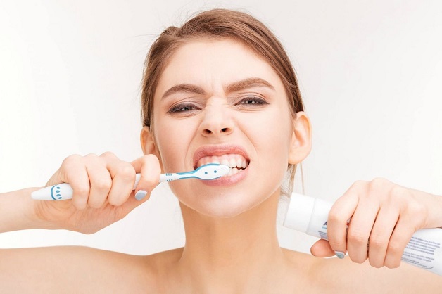 Không thể tự lấy cao răng tại nhà bằng kem đánh răng