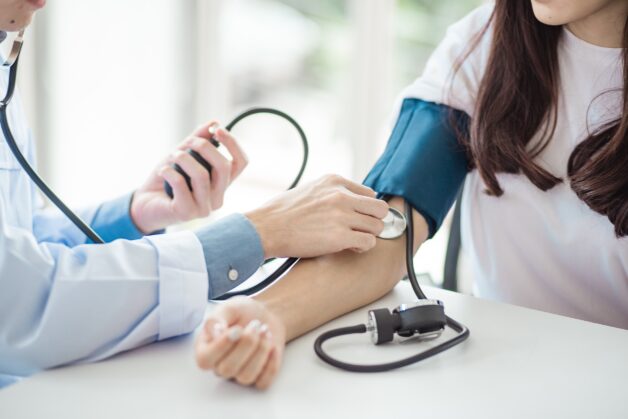 Huyết áp cao là biến chứng nguy hiểm của u tuyến thượng thận