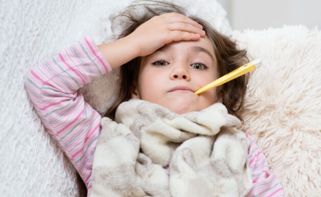 Nghỉ ngơi là rất cần thiết để cơ thể trẻ hồi phục. 