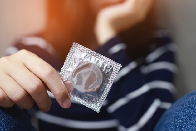 Khám sức khỏe định kỳ và nâng cao ý thức phòng bệnh qua đường tình dục