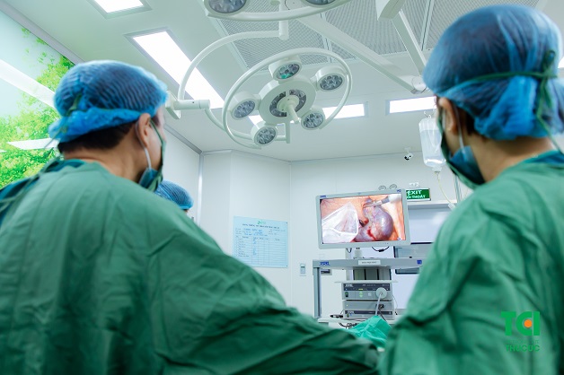 Phẫu thuật nội soi được thực hiện để điều trị mang thai ngoài tử cung