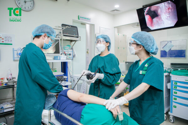 Khi bị đau dạ dày, người bệnh nên làm gì?