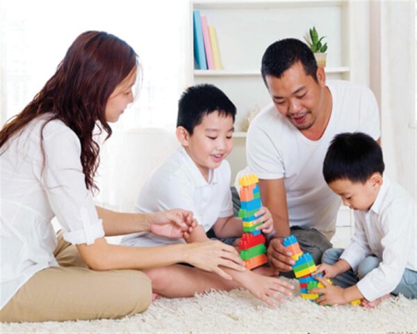 Trẻ nhỏ khi chơi đùa nên có sự giám sát của người lớn, tránh nguy cơ bị dị vật mũi họng