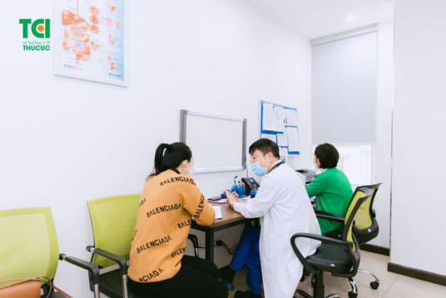 Thăm khám để tìm ra gan nhiễm mỡ nguyên nhân và cách điều trị
