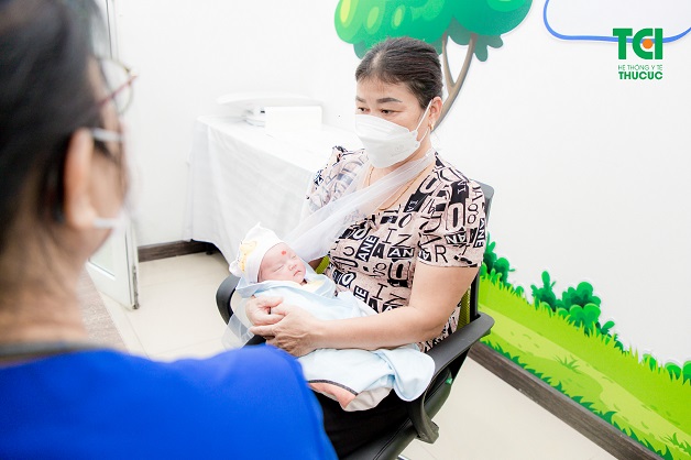 có nên tắm sau khi tiêm vacxin