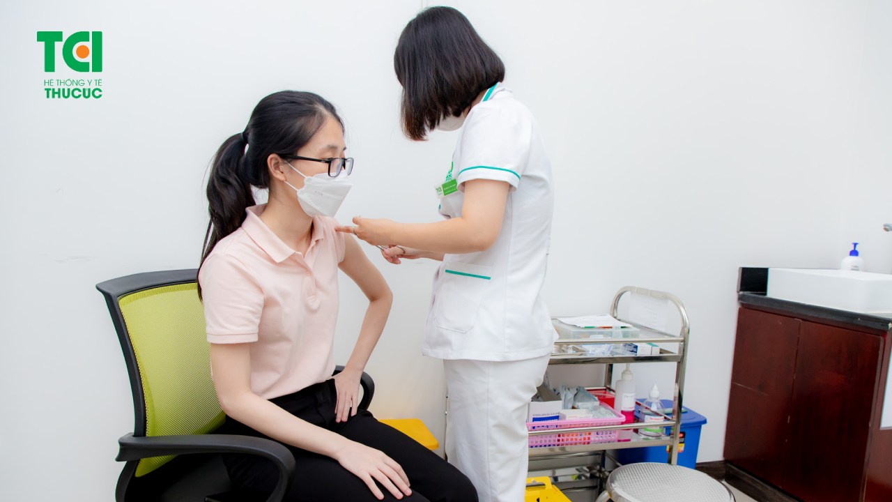 Lịch tiêm chủng viêm gan B cho người lớn thông thường gồm 3 mũi theo lịch 0-1-6