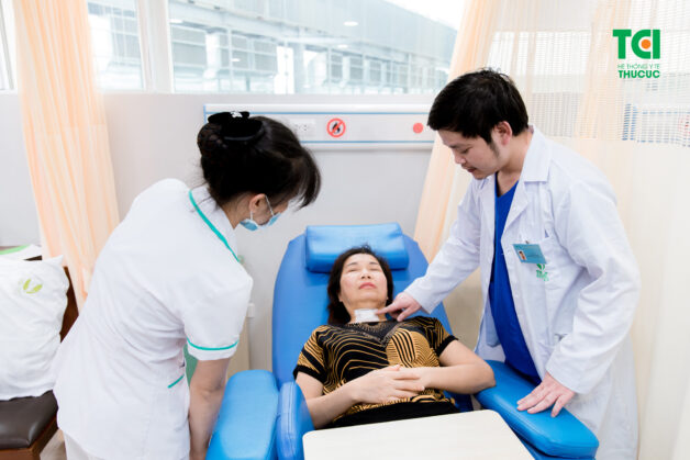 Thăm khám sau điều trị tuyến giáp tại Thu Cúc TCI.
