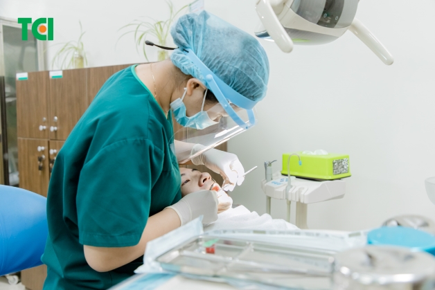 Thực hiện niềng răng Invisalign