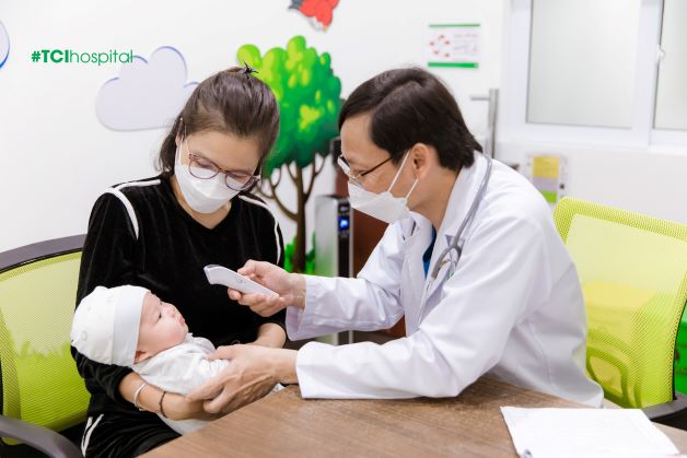 Trẻ nhỏ bị viêm phổi có nguy cơ cao diễn tiến nhanh và nặng khi mắc phế cầu khuẩn (Ảnh: TCI).