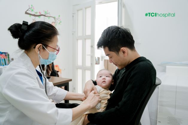 Người lớn, người có hệ miễn dịch yếu, có bệnh nền cần chủng ngừa sớm (Ảnh: TCI).