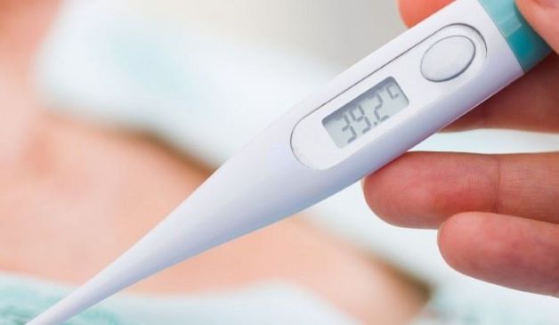 Sốt cao là triệu chứng rất điển hình ở bé sốt siêu vi