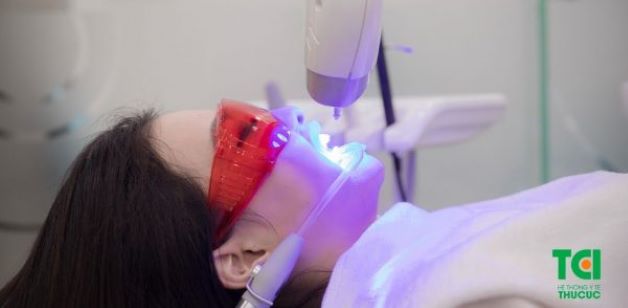 Tẩy trắng răng bằng đèn Plasma là giải pháp hiện đại, cho hiệu quả cao lại an toàn