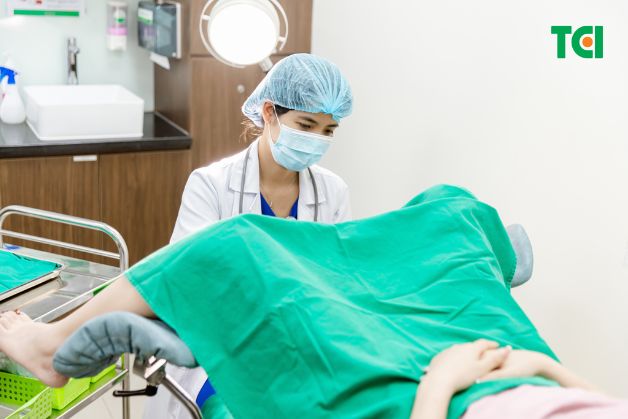 chị em khi gặp triệu chứng rong kinh gây ra nhiều bất tiện trong cuộc sống hàng ngày