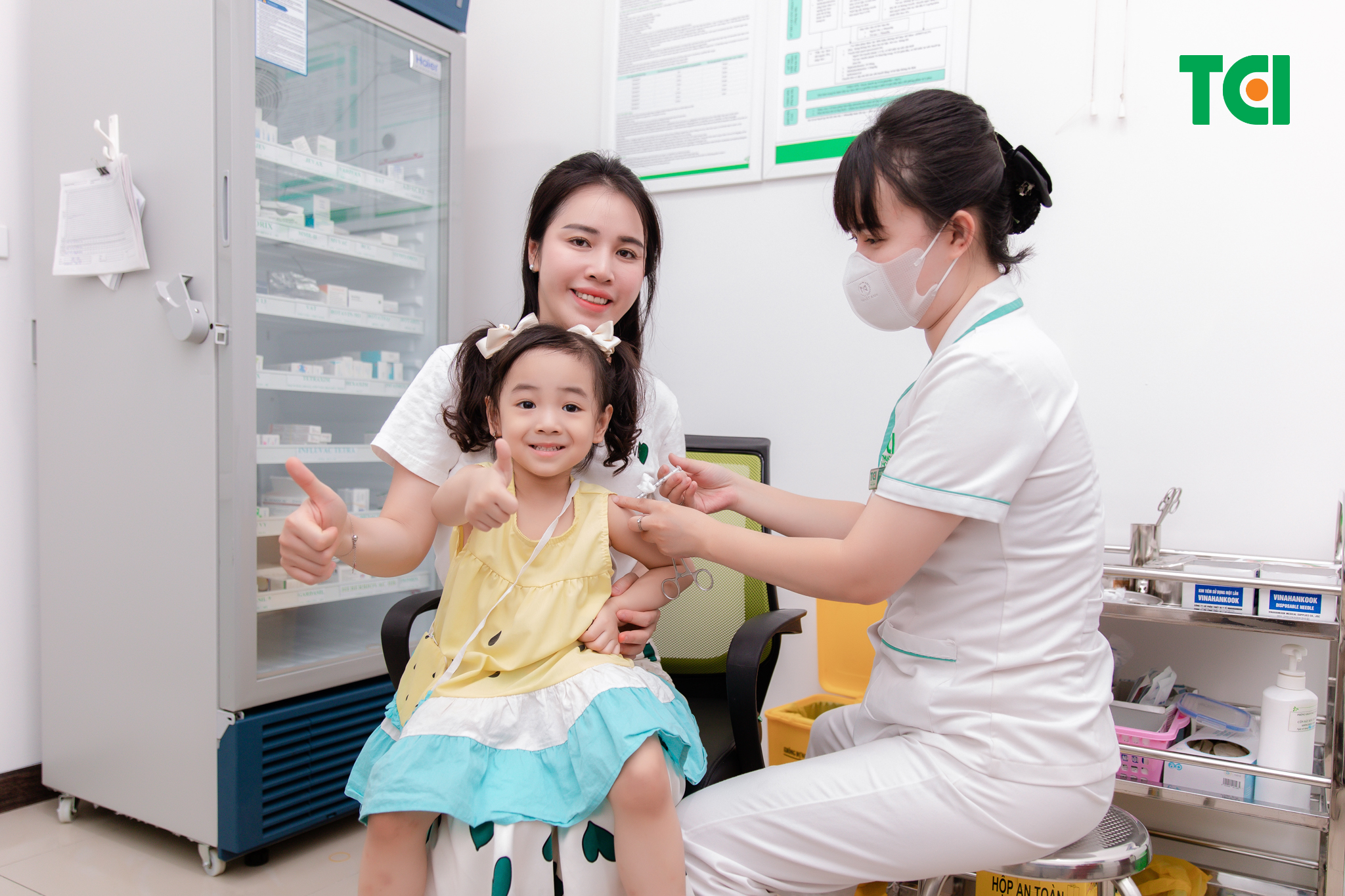 trước tiêm vắc xin cho trẻ, bố mẹ cần đảm bảo trẻ có thể trạng tốt