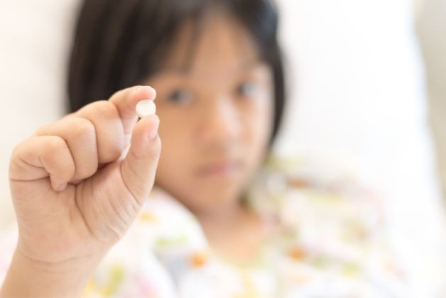 uống paracetamol sau khi tiêm vacxin cần tuân theo chỉ định của bác sĩ