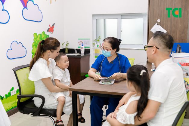 Tiêm vaccine cúm mùa là biện pháp hiệu quả nhất để bảo vệ cơ thể khỏi virus cúm.